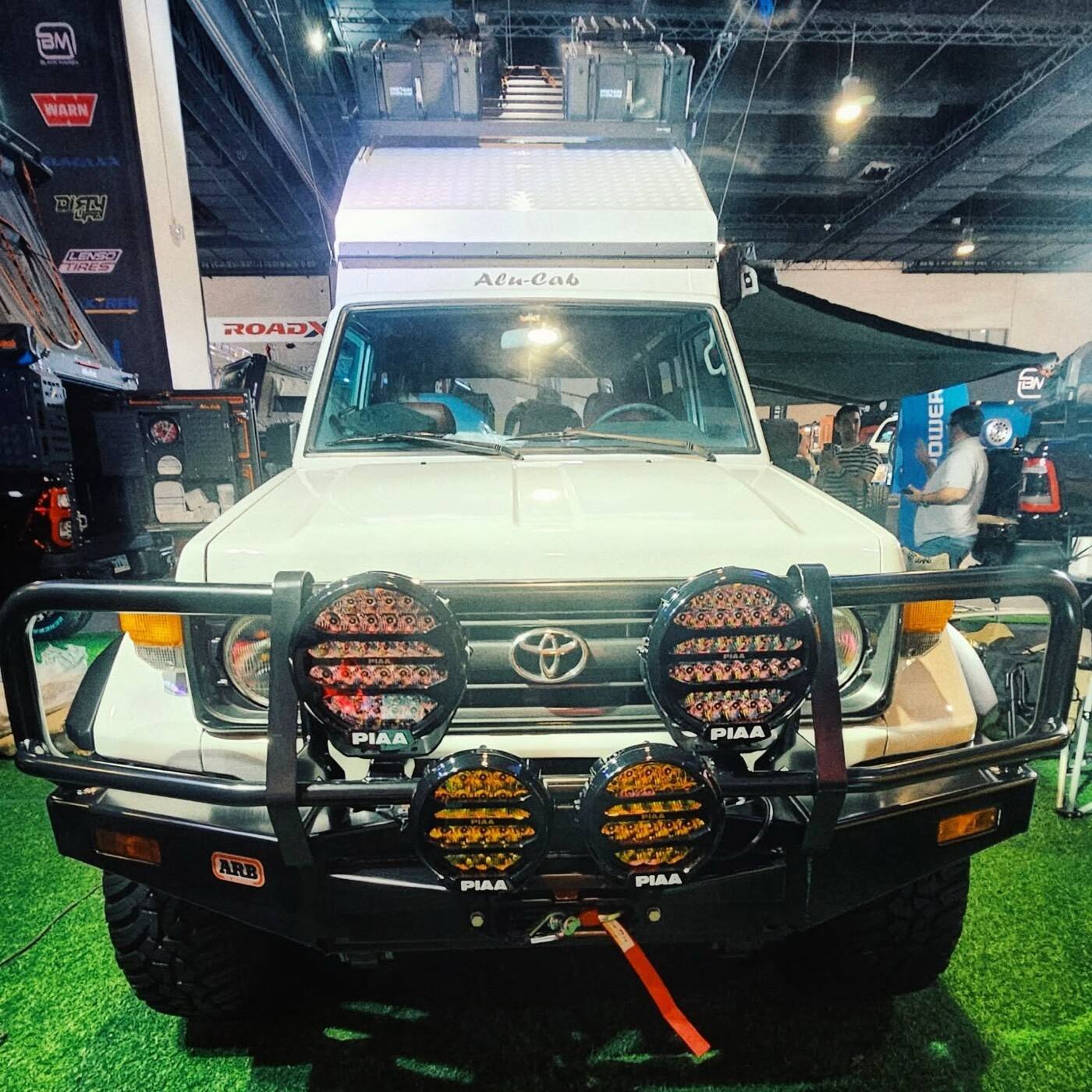 TOYOTA LAND CRUISER PIAA 輔助燈實裝（2/10）