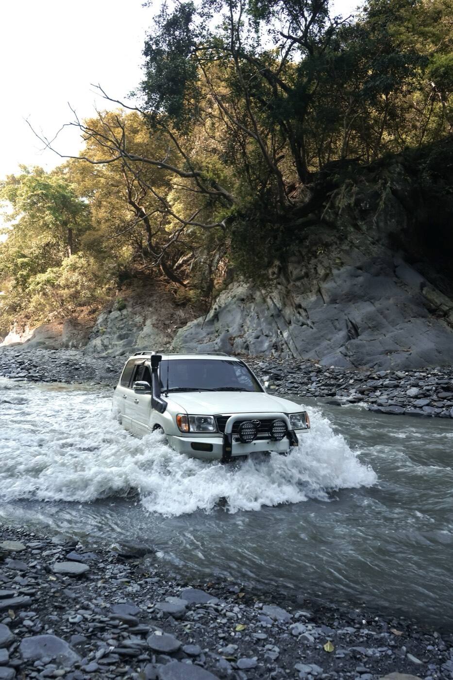 TOYOTA LAND CRUISER PIAA 輔助燈實裝（7/10）