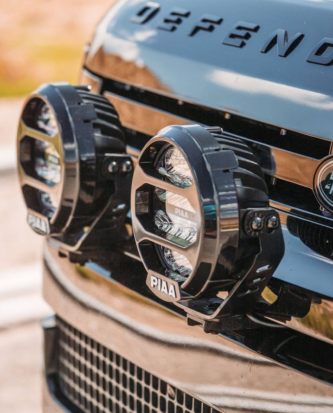 LAND ROVER DEFENDER PIAA 輔助燈實裝（2/9）
