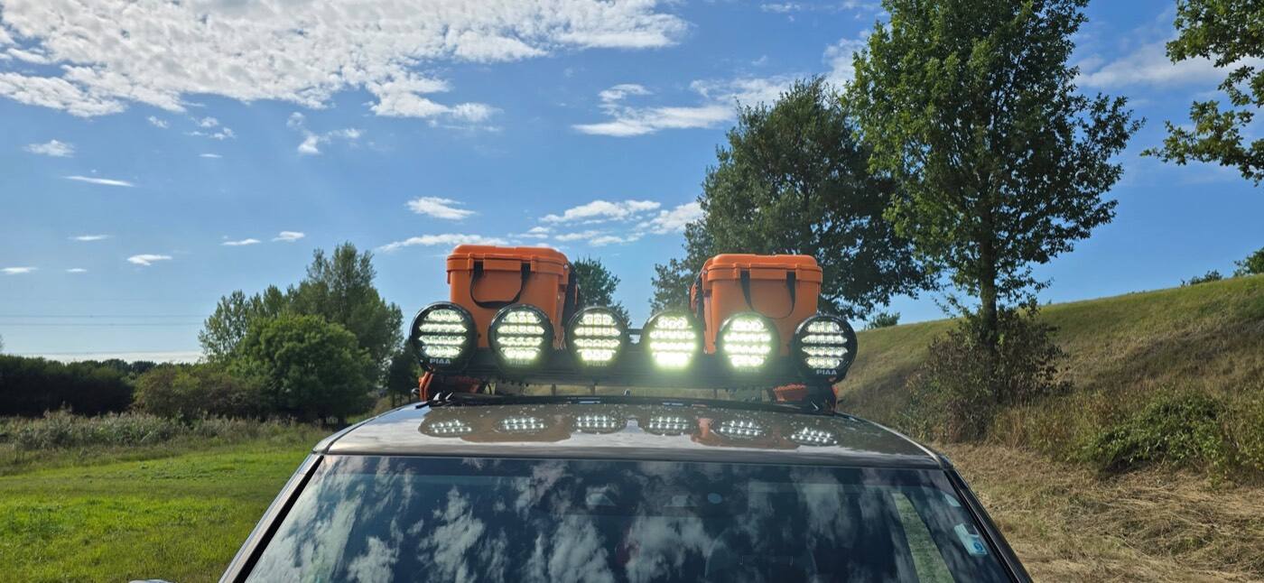 LAND ROVER DEFENDER PIAA 輔助燈實裝（3/9）