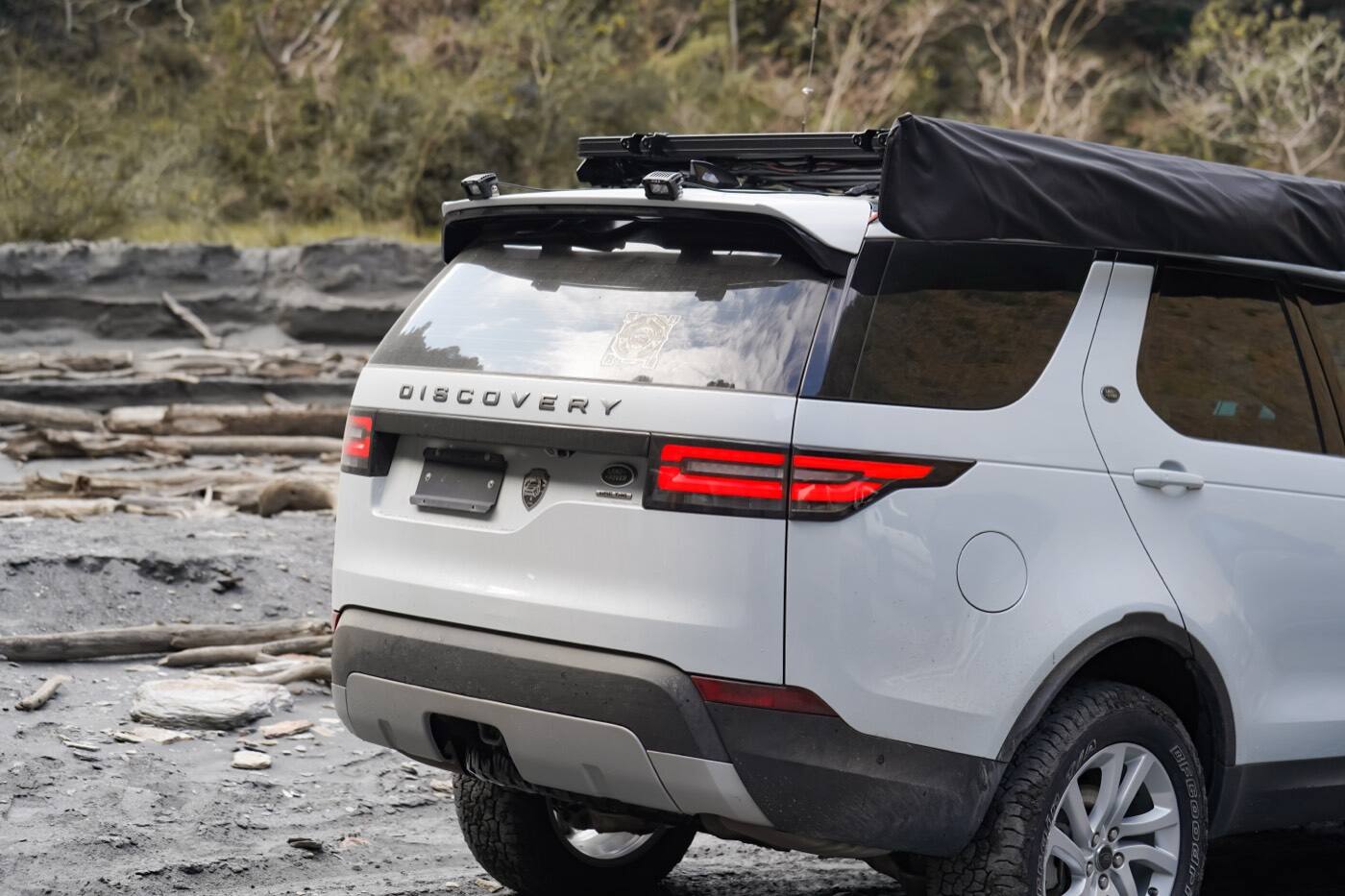 LAND ROVER DEFENDER PIAA 輔助燈實裝（8/9）