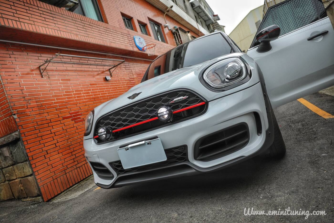 MINI COOPER PIAA 輔助燈實裝（2/5）
