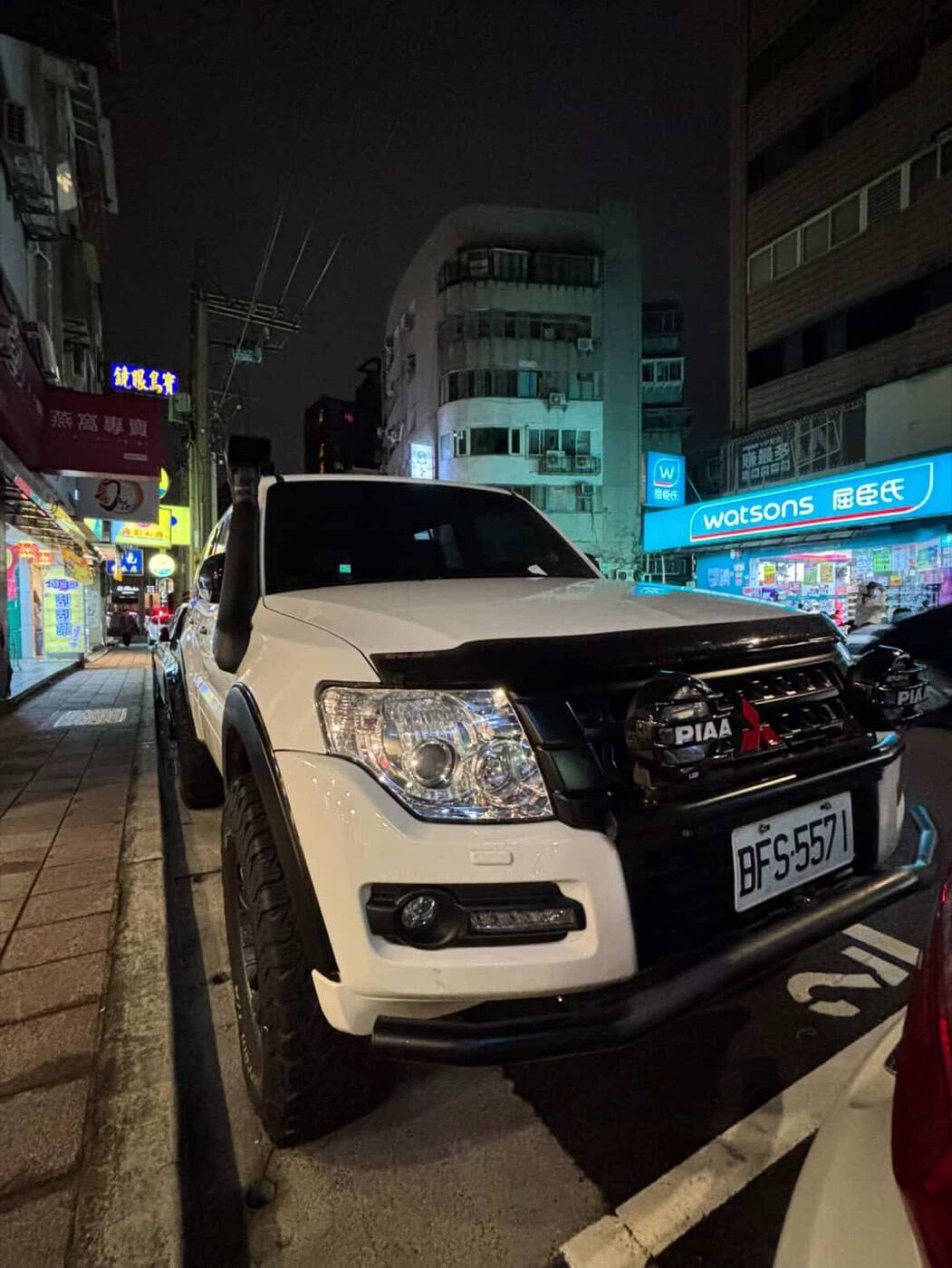 MITSUBISHI PAJERO / CHALLENGER PIAA 輔助燈實裝（7/10）