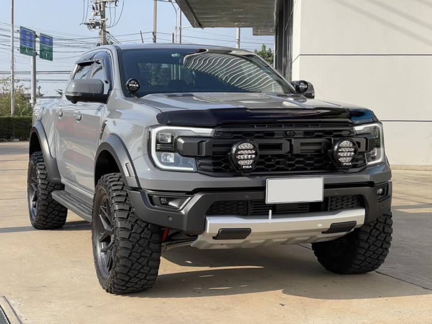 FORD RANGER PIAA 輔助燈實裝（2/9）