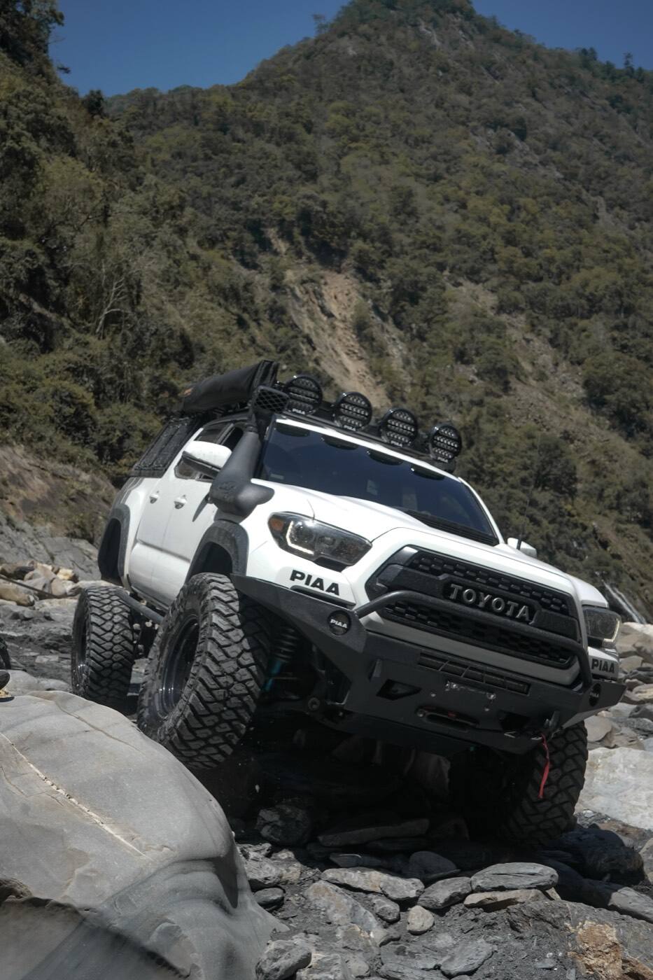 TOYOTA TACOMA PIAA 輔助燈實裝（4/10）