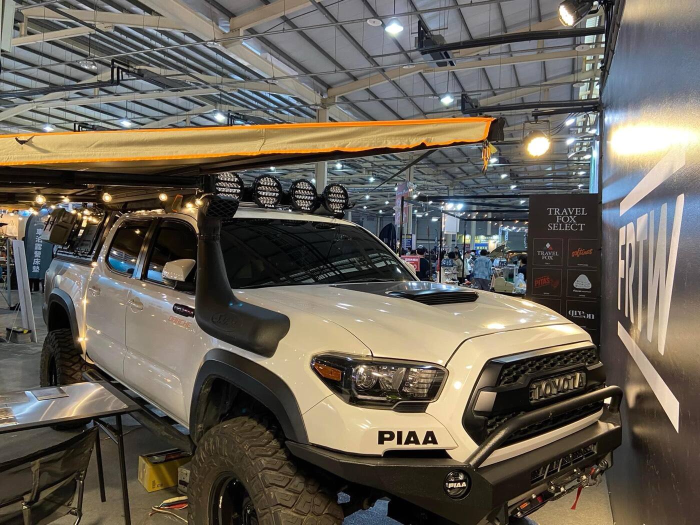 TOYOTA TACOMA PIAA 輔助燈實裝（6/10）