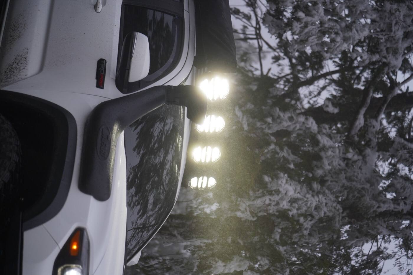TOYOTA TACOMA PIAA 輔助燈實裝（8/10）