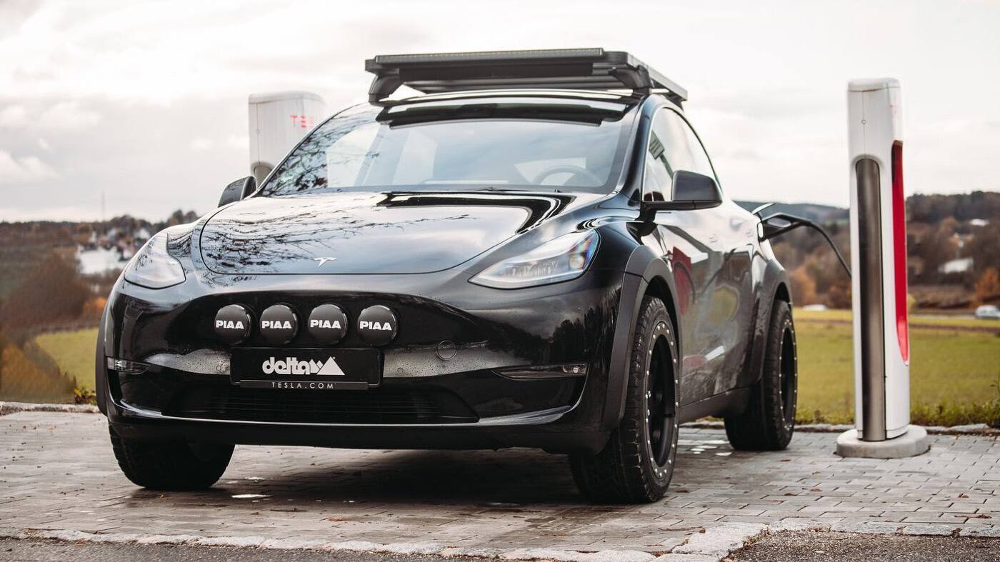 TESLA MODEL Y PIAA 輔助燈實裝（2/3）