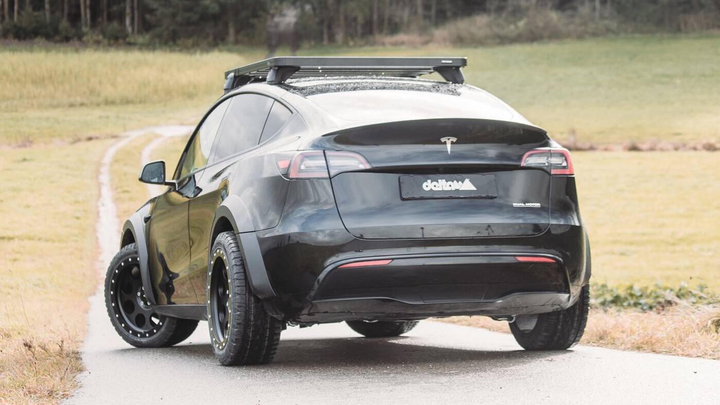 TESLA MODEL Y PIAA 輔助燈實裝（3/3）