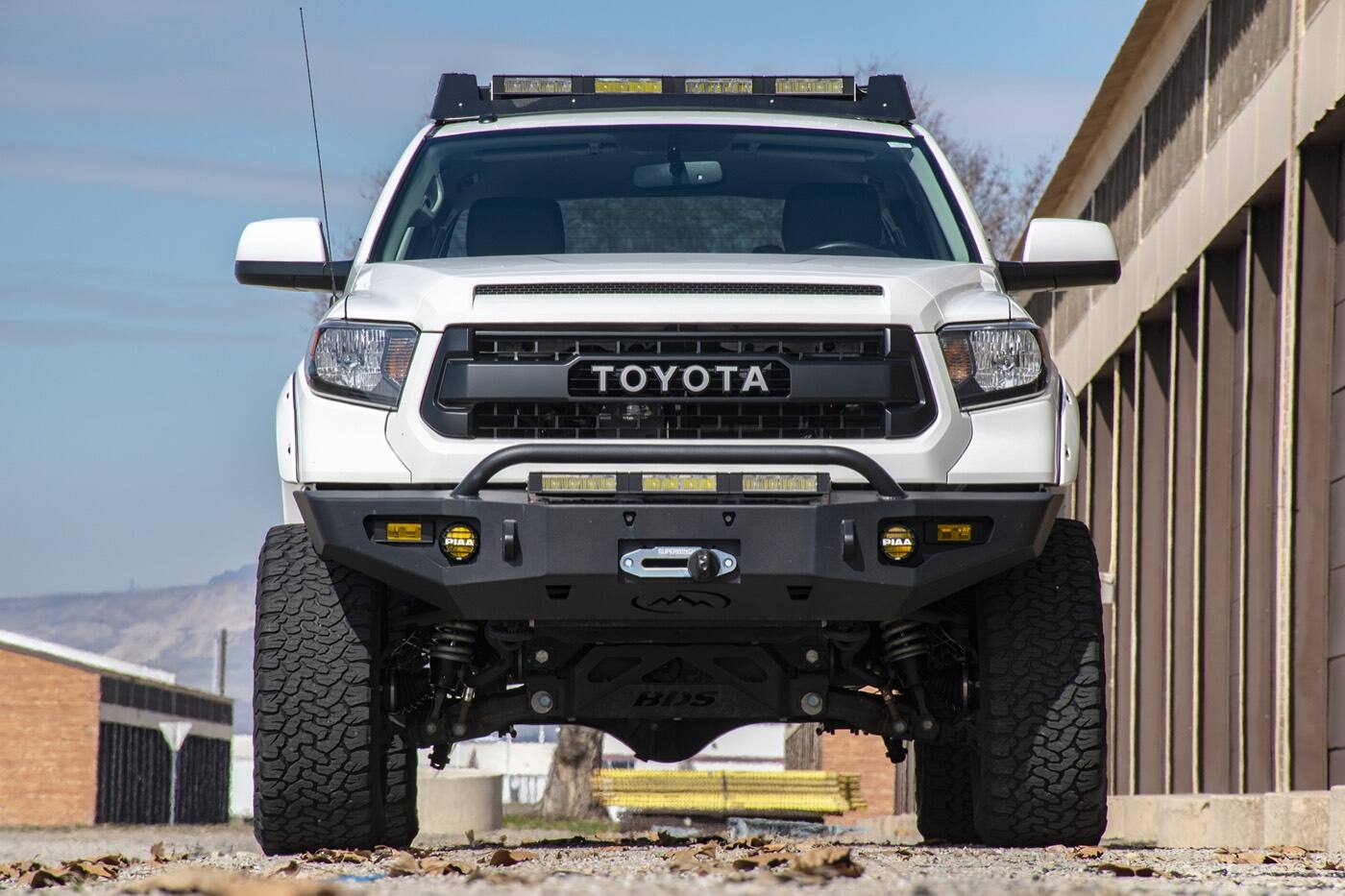 TOYOTA TUNDRA PIAA 輔助燈實裝（2/6）