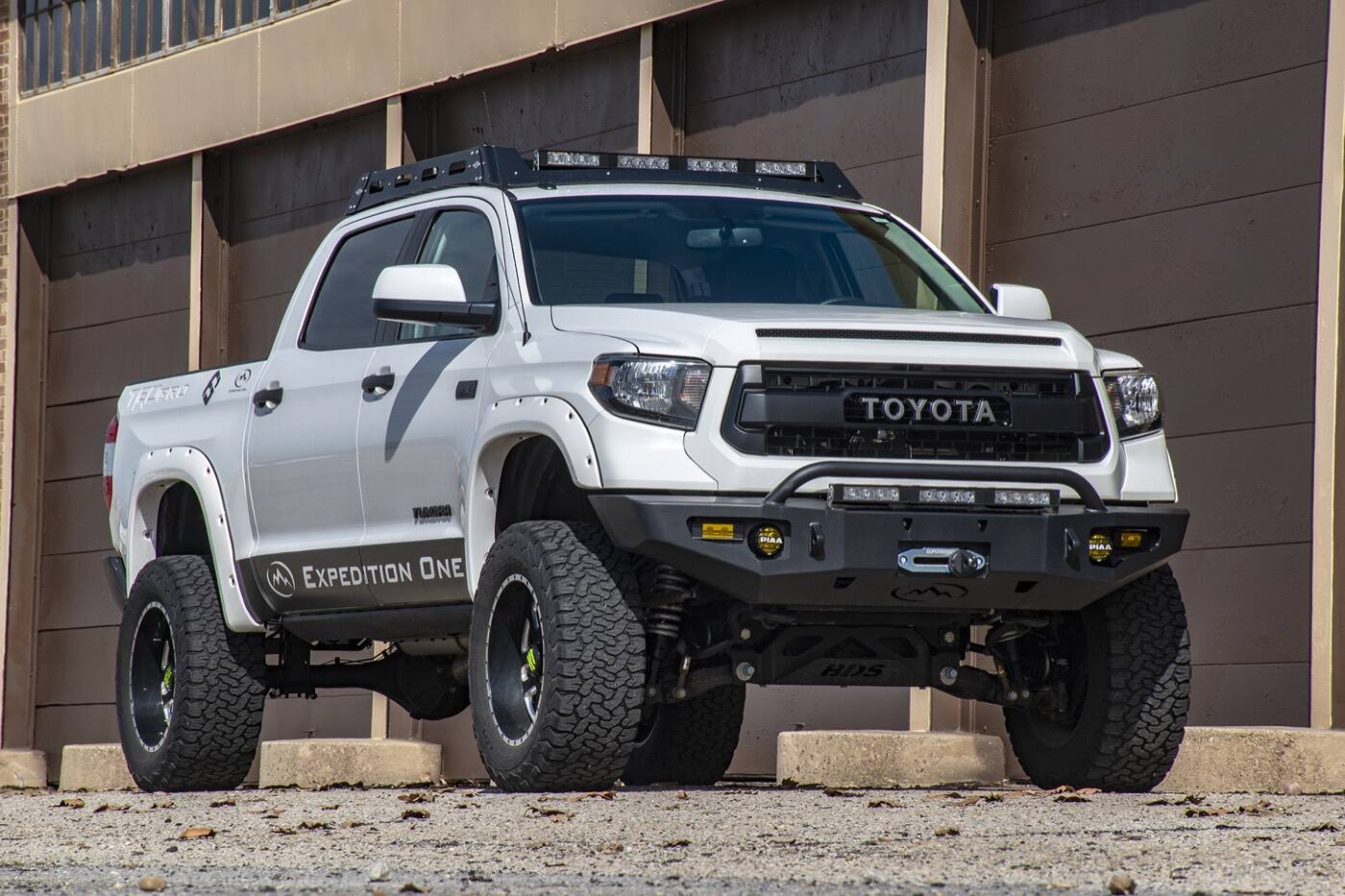 TOYOTA TUNDRA PIAA 輔助燈實裝（3/6）