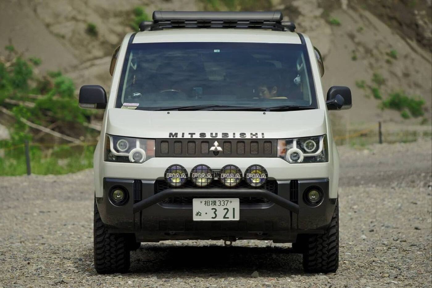MITSUBISHI DELICA 得利卡 PIAA 輔助燈實裝（3/10）