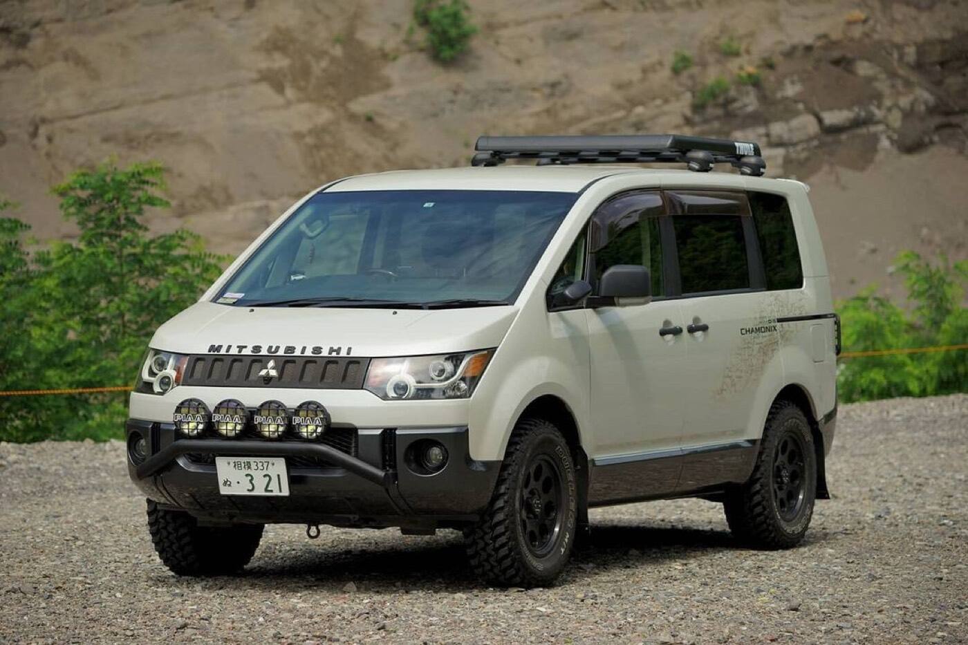 MITSUBISHI DELICA 得利卡 PIAA 輔助燈實裝（9/10）