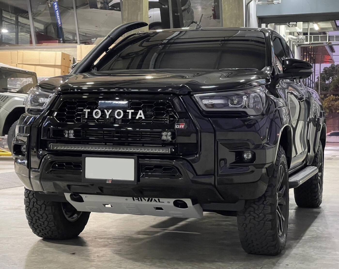 TOYOTA HILUX 海力士 PIAA 輔助燈實裝（4/9）