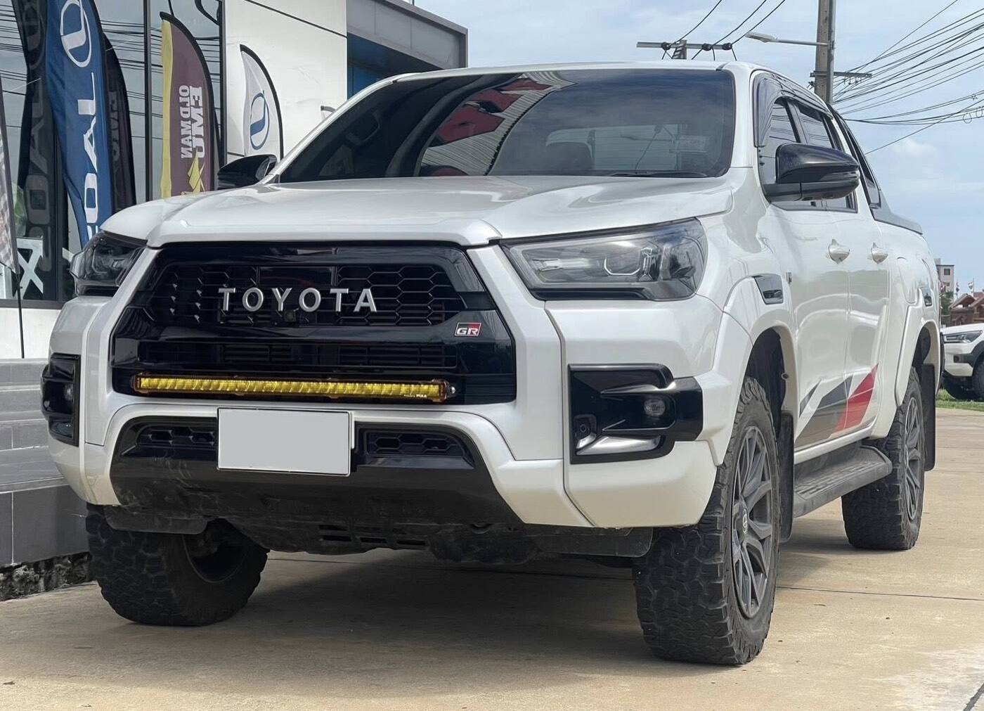 TOYOTA HILUX 海力士 PIAA 輔助燈實裝（6/9）