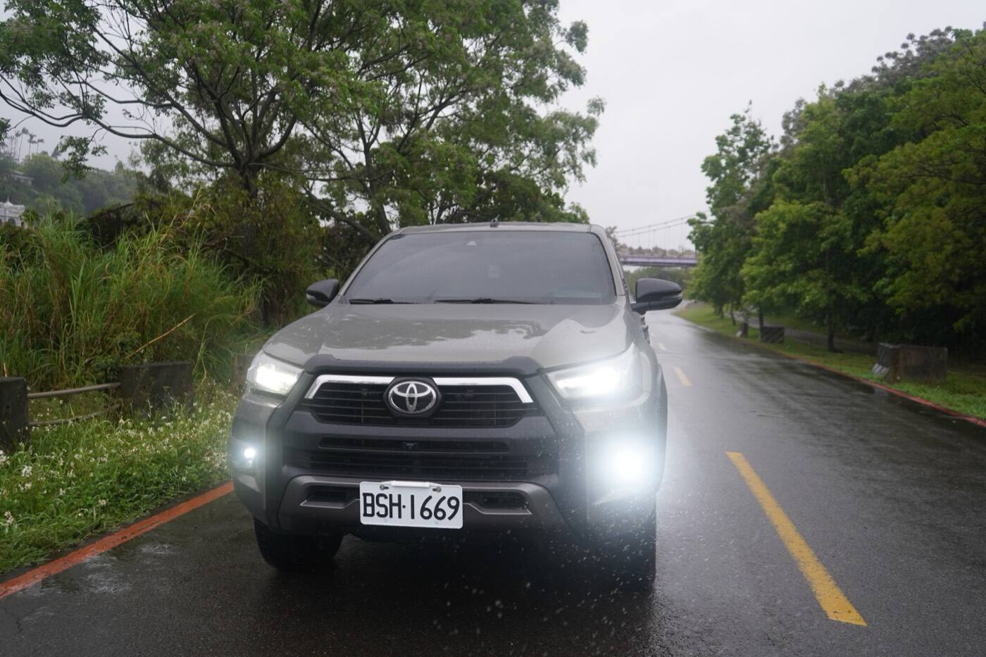 TOYOTA HILUX 海力士 PIAA 輔助燈實裝（3/10）