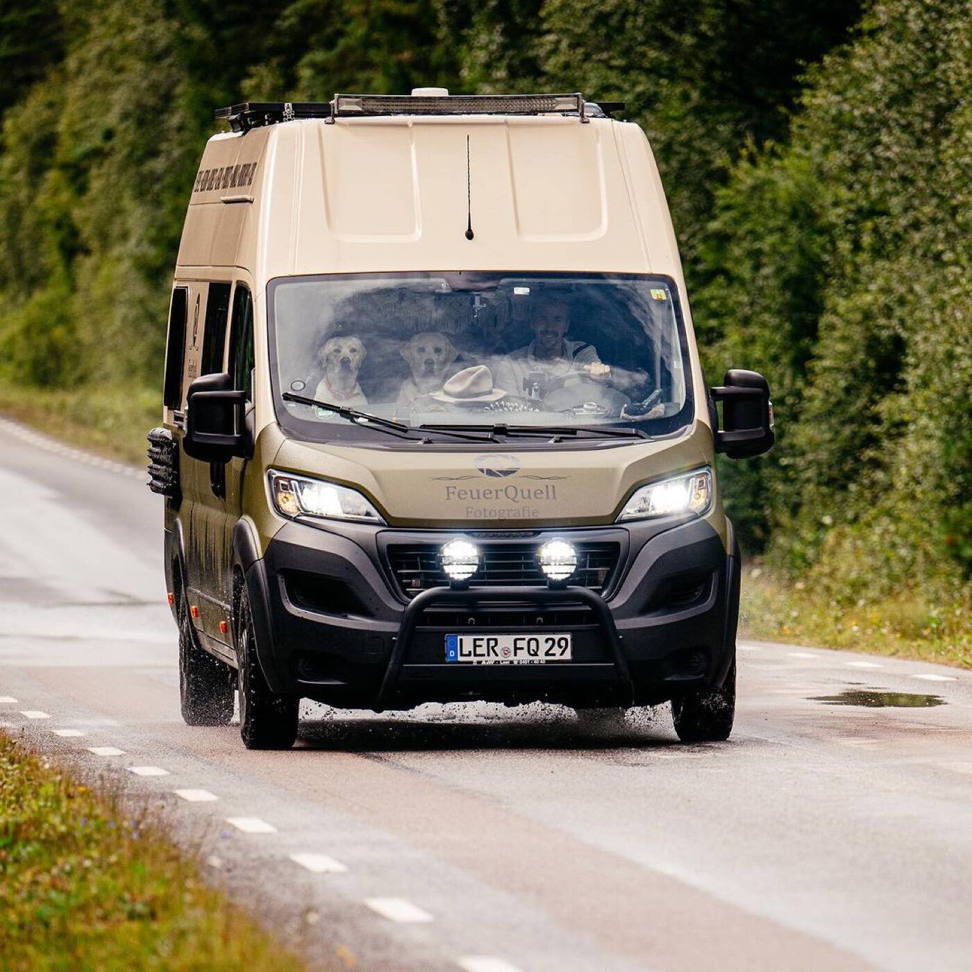 VOLKSWAGEN T6 CALIFORNIA 露營車 PIAA 輔助燈實裝（7/9）