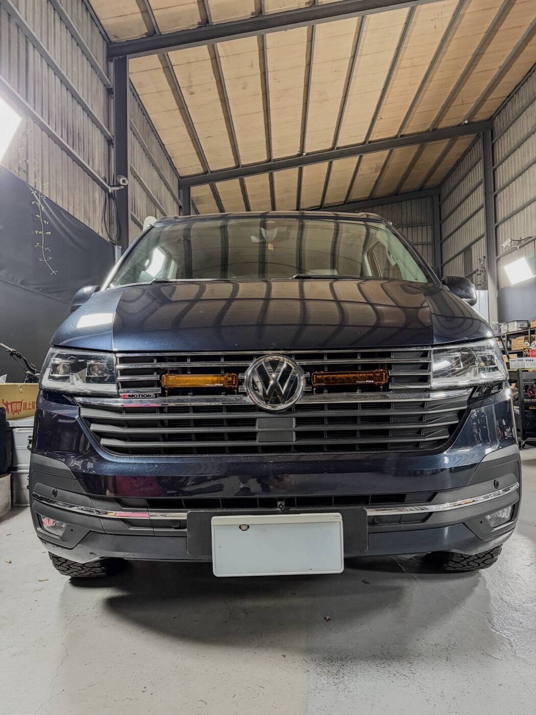 VOLKSWAGEN T6 CALIFORNIA 露營車 PIAA 輔助燈實裝（9/9）