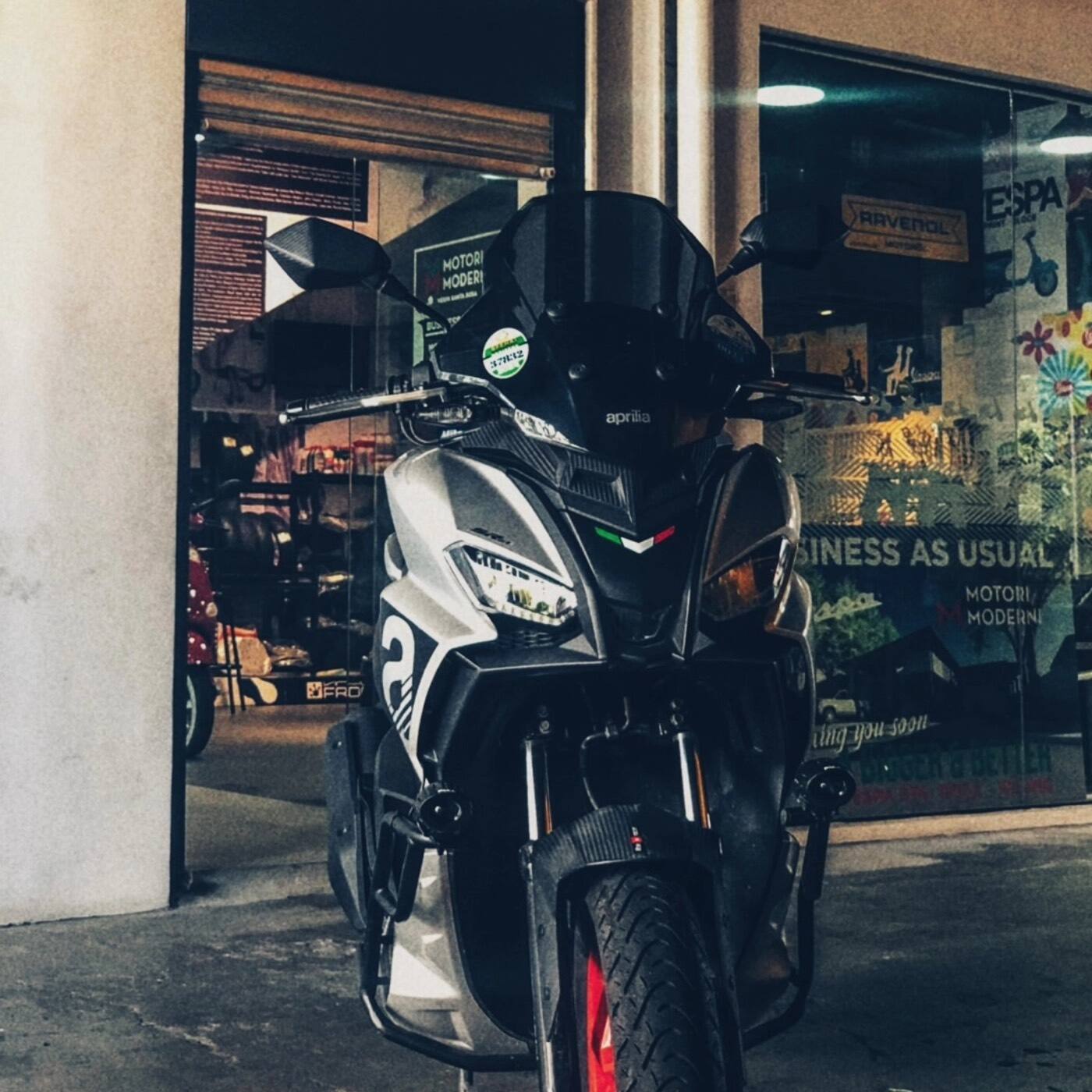 APRILIA SR GT PIAA 輔助燈實裝（4/10）