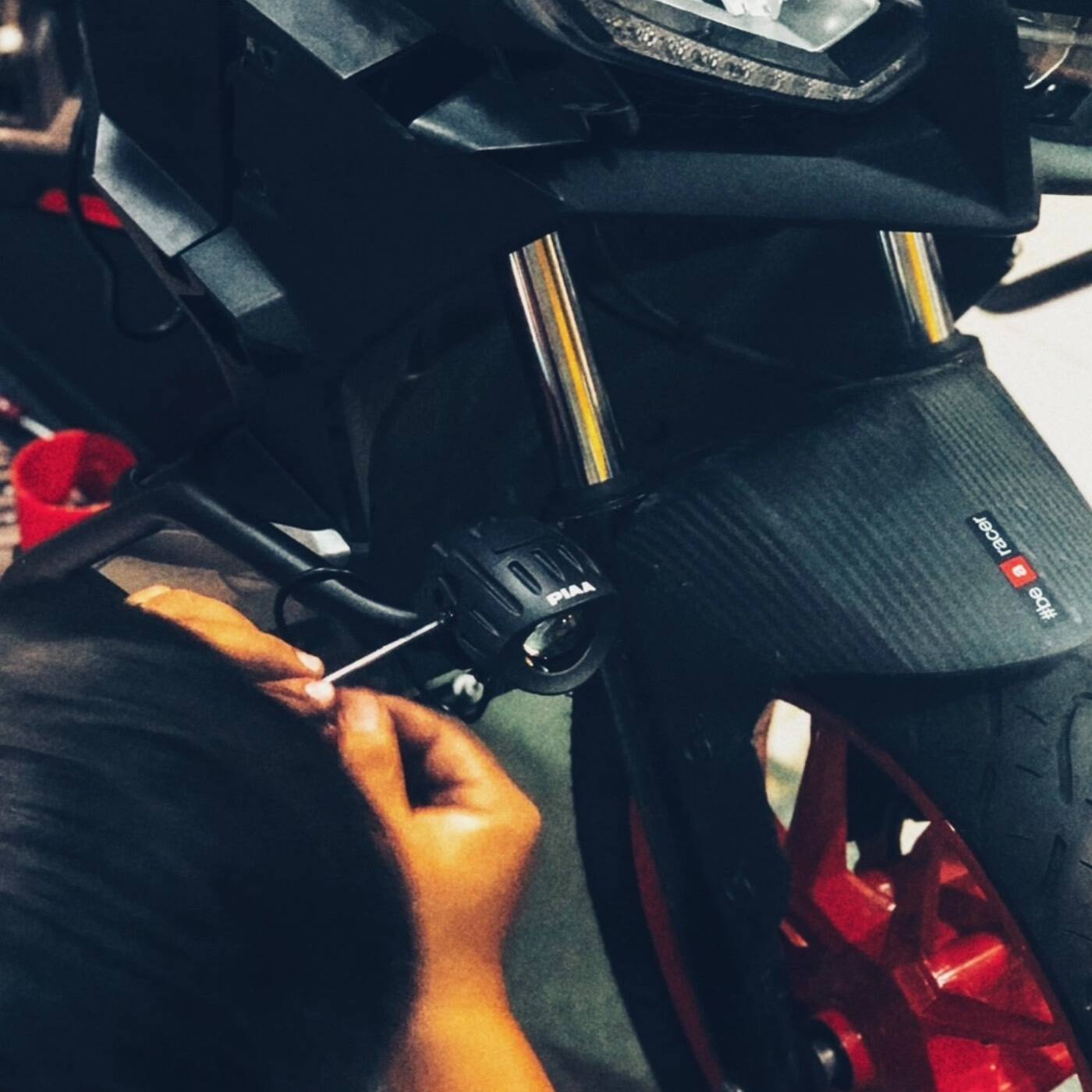 APRILIA SR GT PIAA 輔助燈實裝（7/10）