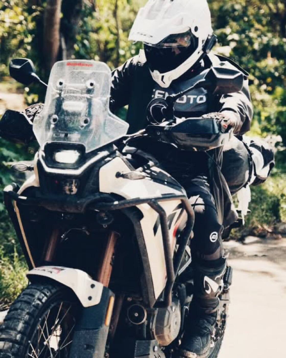CFMOTO 450MT PIAA 輔助燈實裝（3/5）