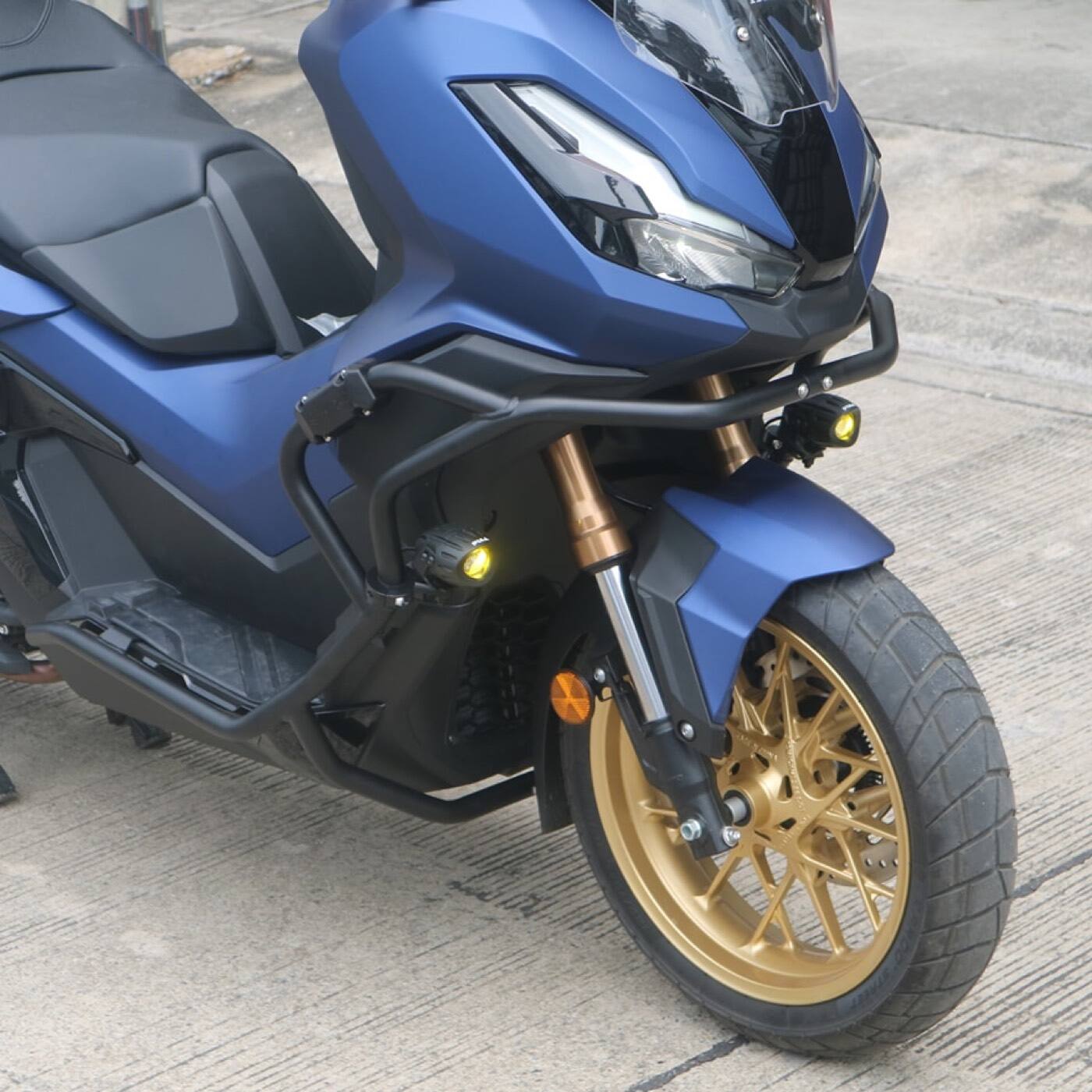 HONDA ADV350 PIAA 輔助燈實裝（2/5）
