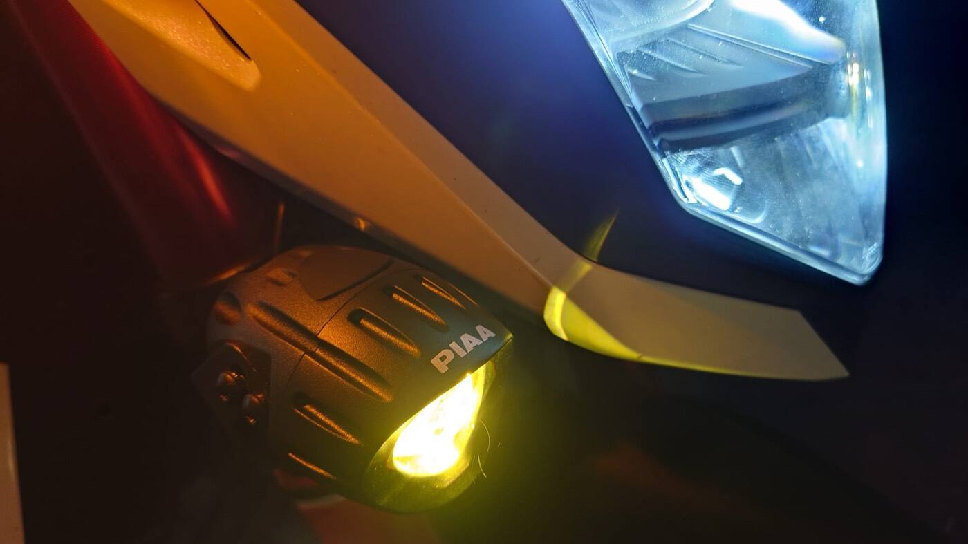 HONDA CB750 HORNET PIAA 輔助燈實裝（3/6）