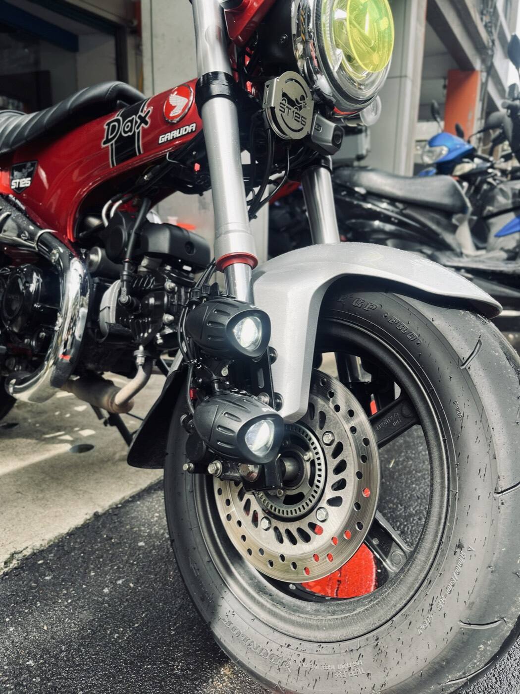 HONDA DAX125 PIAA 輔助燈實裝（3/8）