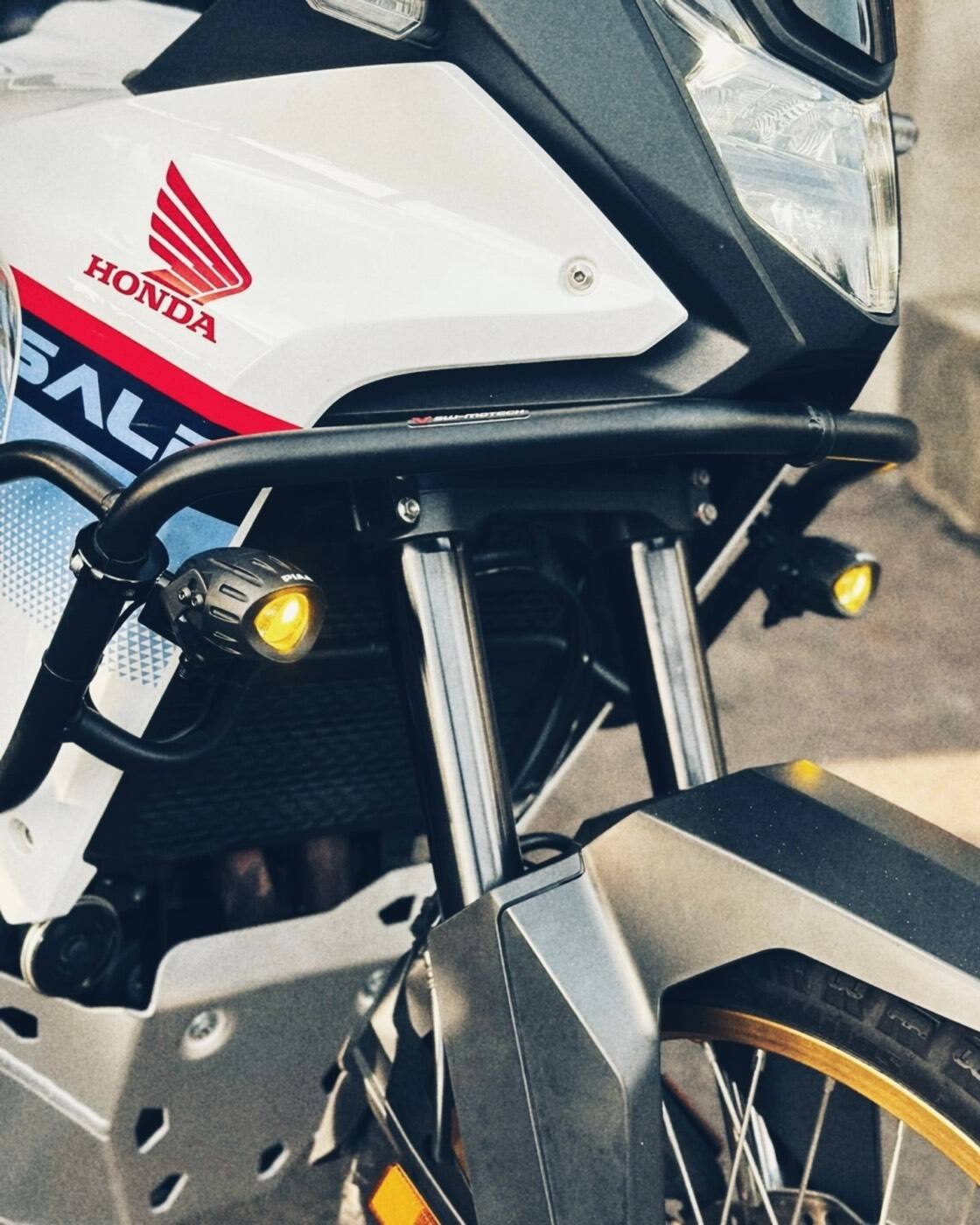 HONDA TRANSALP XL750 PIAA 輔助燈實裝（6/7）