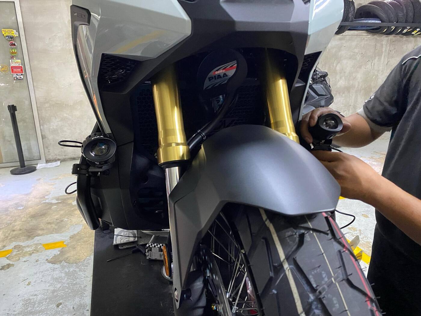 HONDA X-ADV PIAA 輔助燈實裝（5/10）