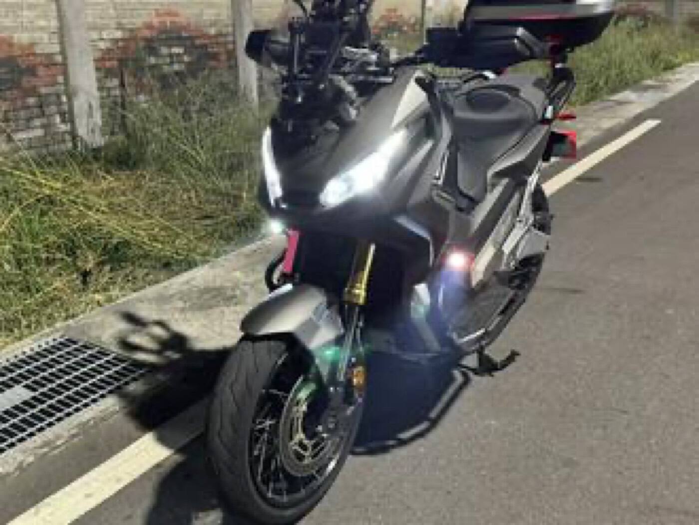 HONDA X-ADV PIAA 輔助燈實裝（6/10）