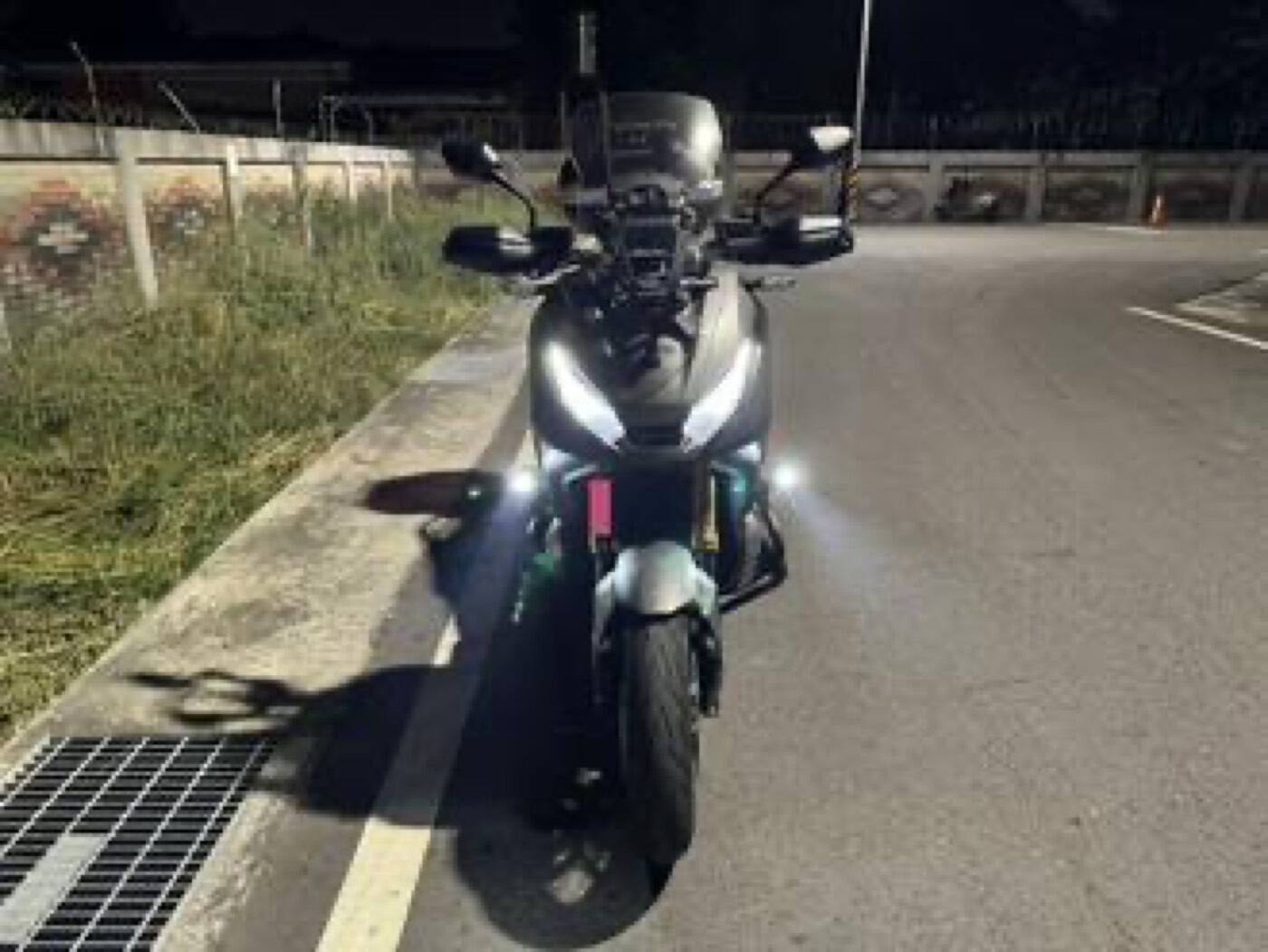 HONDA X-ADV PIAA 輔助燈實裝（8/10）