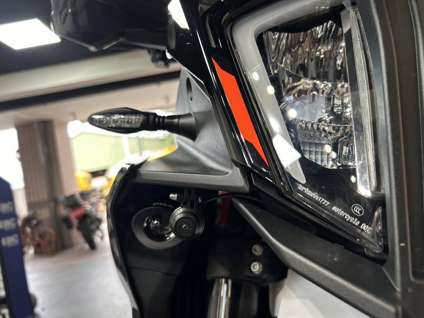 KTM 890 SMT PIAA 輔助燈實裝（4/6）