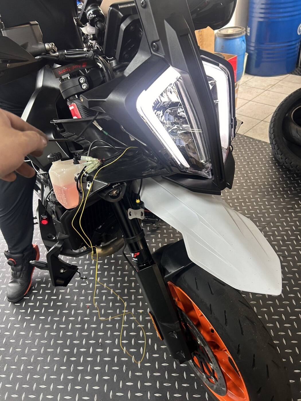 KTM 890 SMT PIAA 輔助燈實裝（5/6）