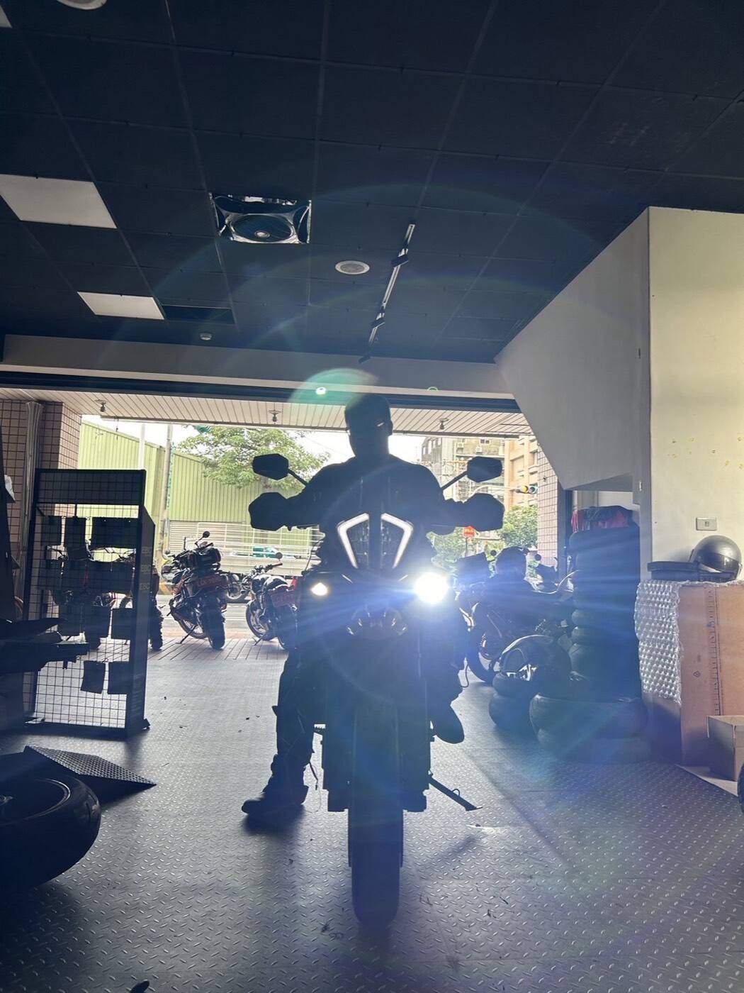 KTM 890 SMT PIAA 輔助燈實裝（6/6）