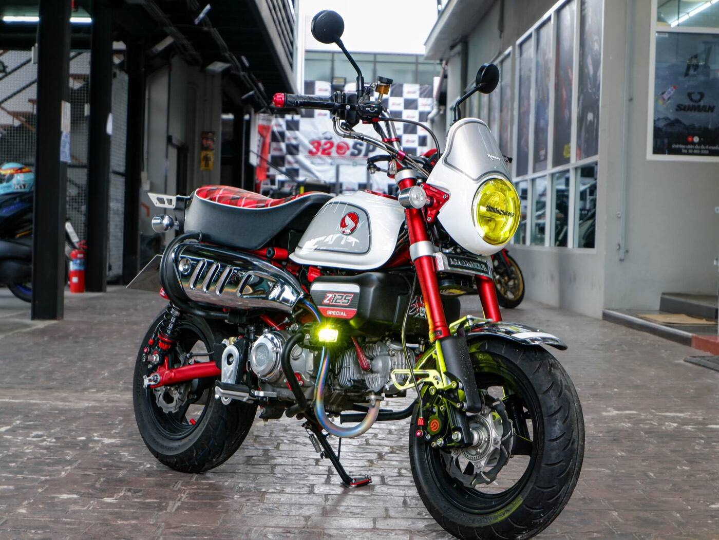 HONDA MONKEY125・DAX 實裝集 PIAA 輔助燈實裝（4/10）