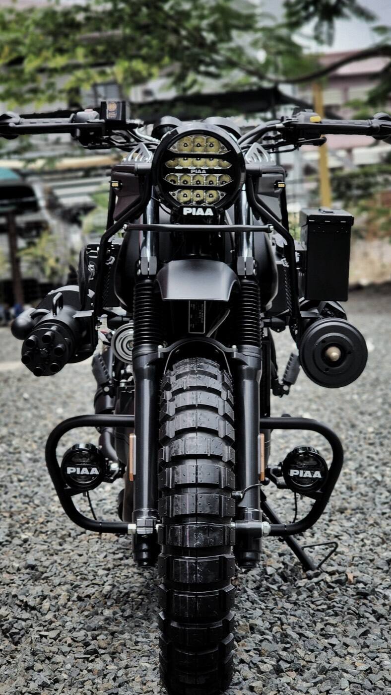 ROYAL ENFIELD HIMALAYAN PIAA 輔助燈實裝（7/10）
