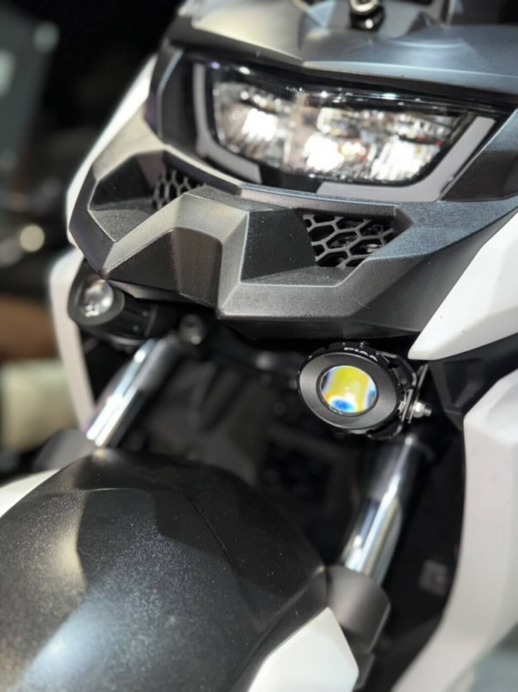 SYM STR250 PIAA 輔助燈實裝（2/10）