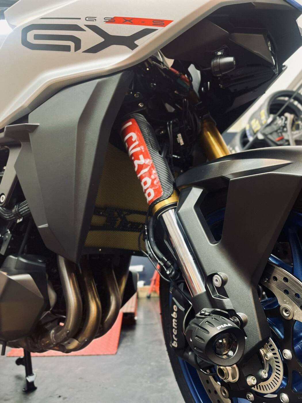 SUZUKI GSX-S1000GX PIAA 輔助燈實裝（2/5）