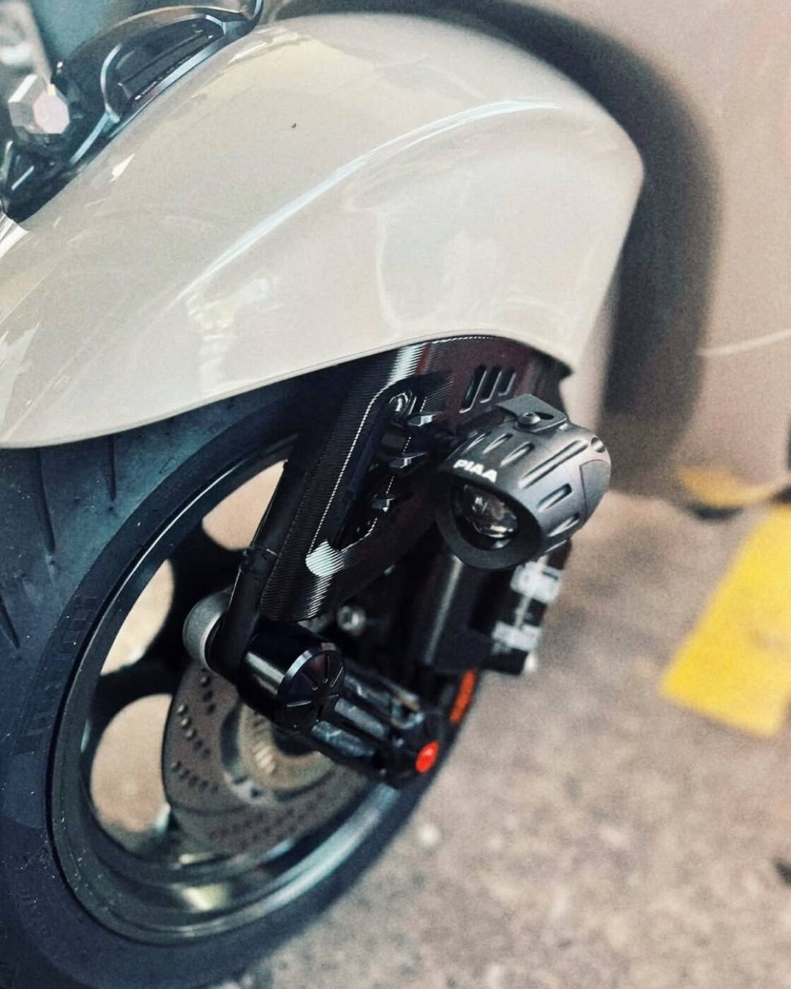 VESPA × 220R PIAA 輔助燈實裝（3/5）