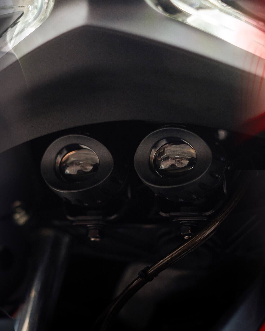 YAMAHA XMAX PIAA 輔助燈實裝（4/7）