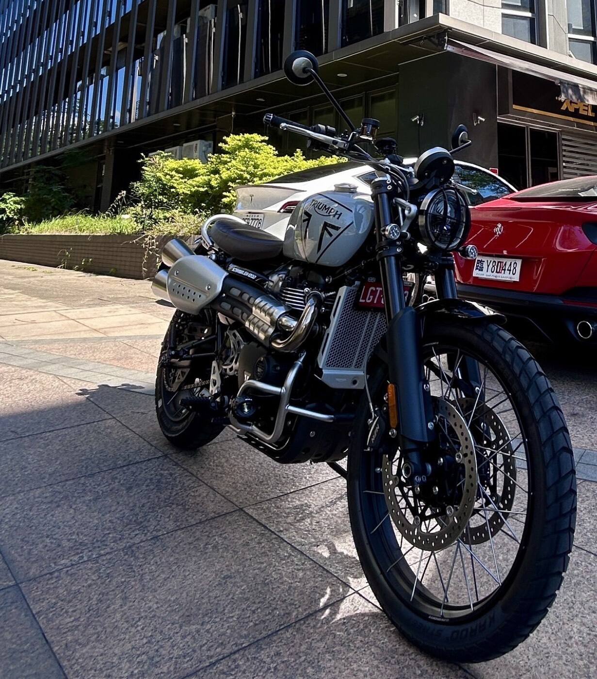 TRIUMPH SCRAMBLER 400X PIAA 輔助燈實裝（5/7）