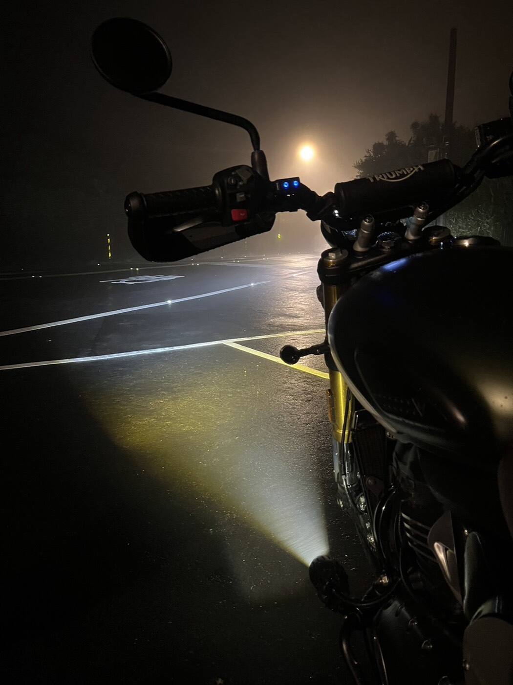 TRIUMPH SCRAMBLER 400X PIAA 輔助燈實裝（7/7）